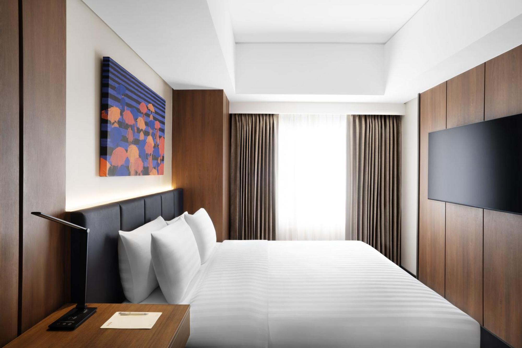 1 King Bed One-Bedroom Suite Living Area Lounge Access