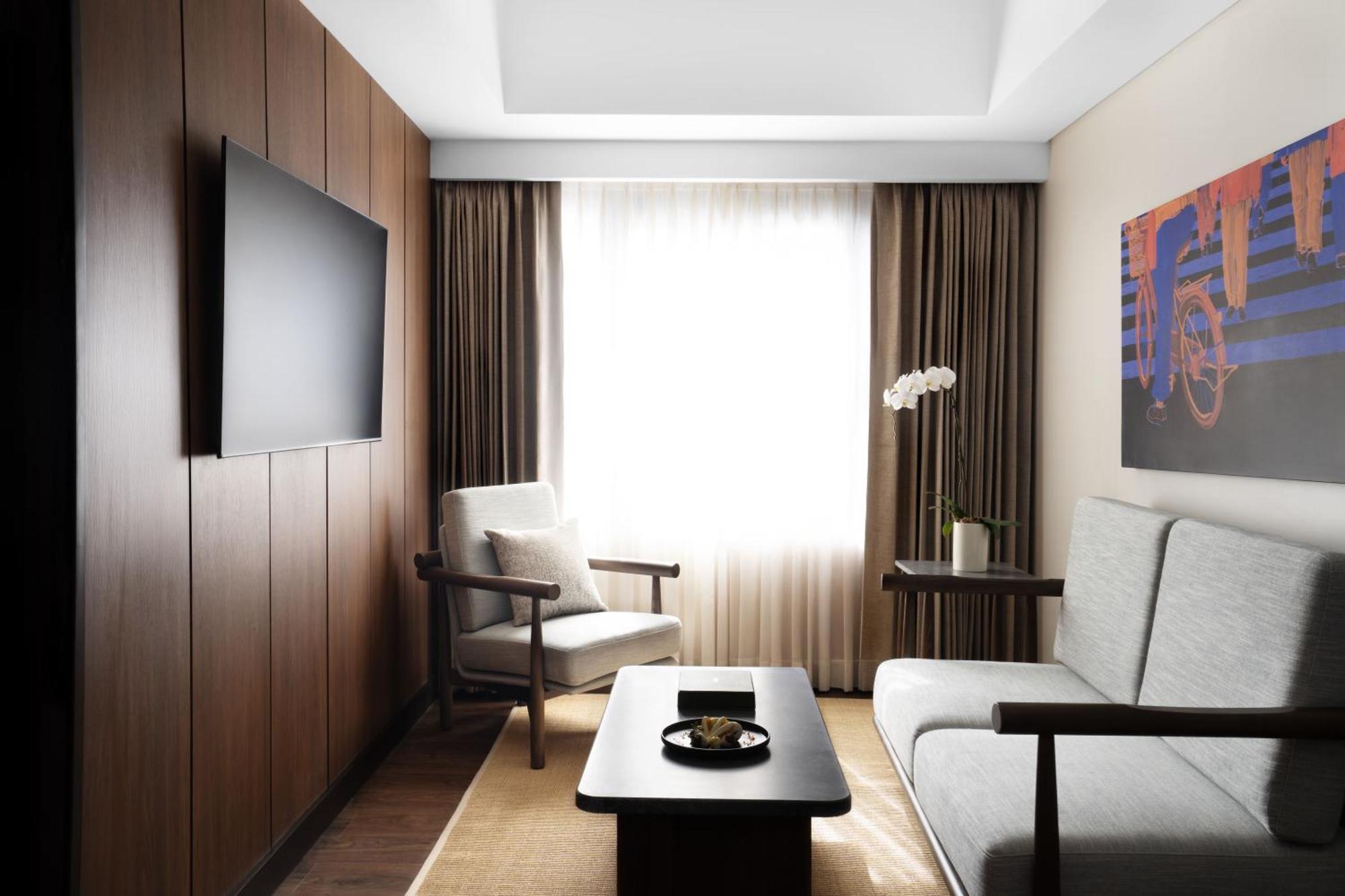 1 King Bed One-Bedroom Suite Living Area Lounge Access
